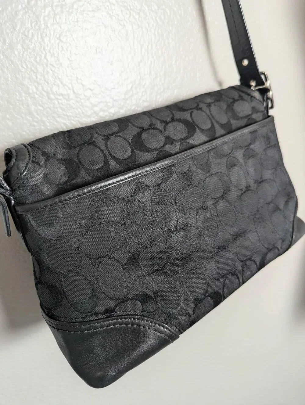 Coach Hamptons Signature Black Turnlock Flap Shoulder/Crossbody Bag #F13066